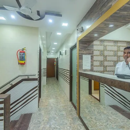 Oyo 10016 Hotel Golden Inn-3